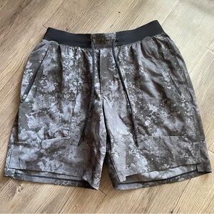 Mens Lululemon Athletic Shorts, Size M, Black Camo